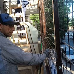 Negocio Cerramientos/ Herreria A Medidas