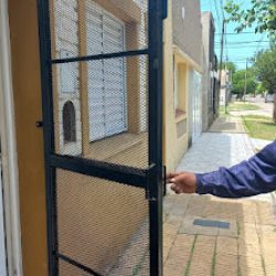 Negocio Herreria La Merced, Junto A Cerrajeria Santa Fe